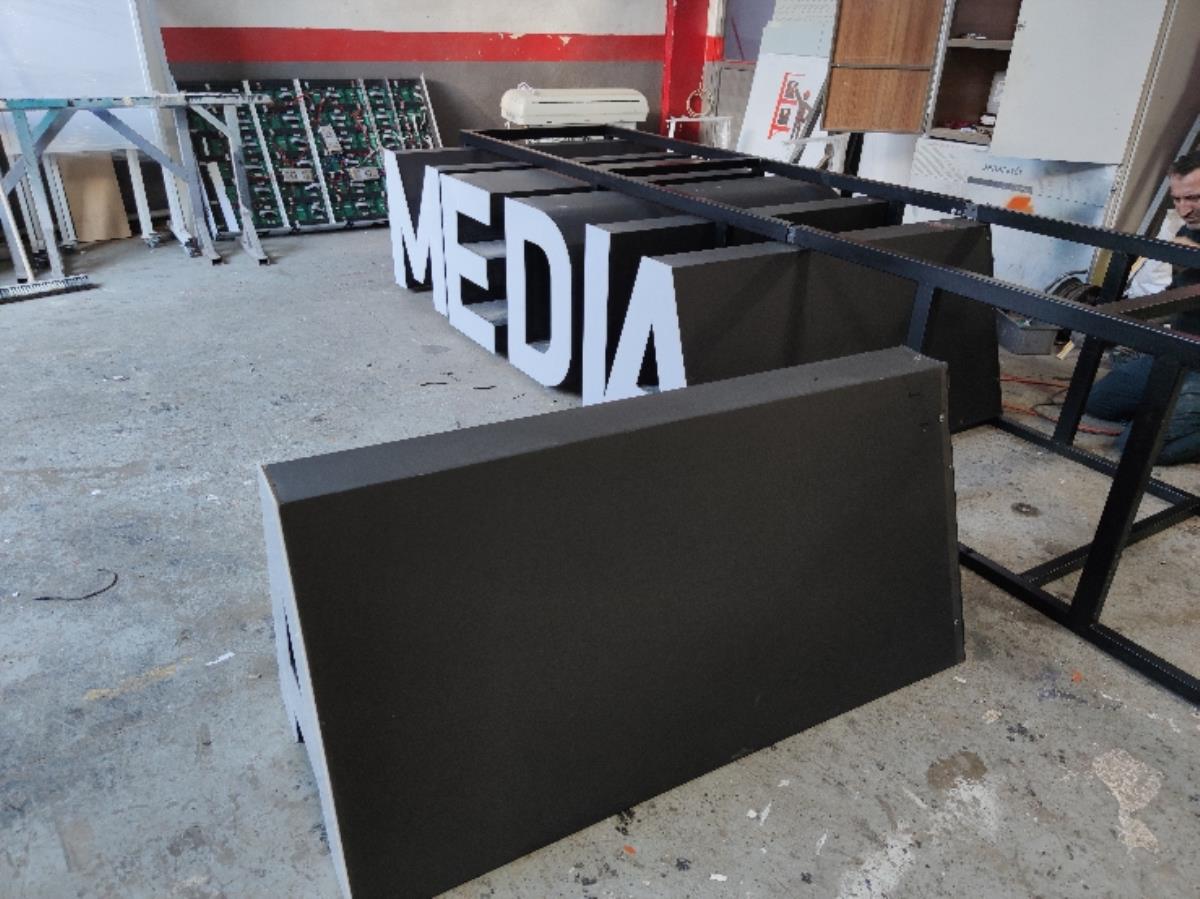 X Media Art Museum Işıklı Kutu Harf Çalışmamız