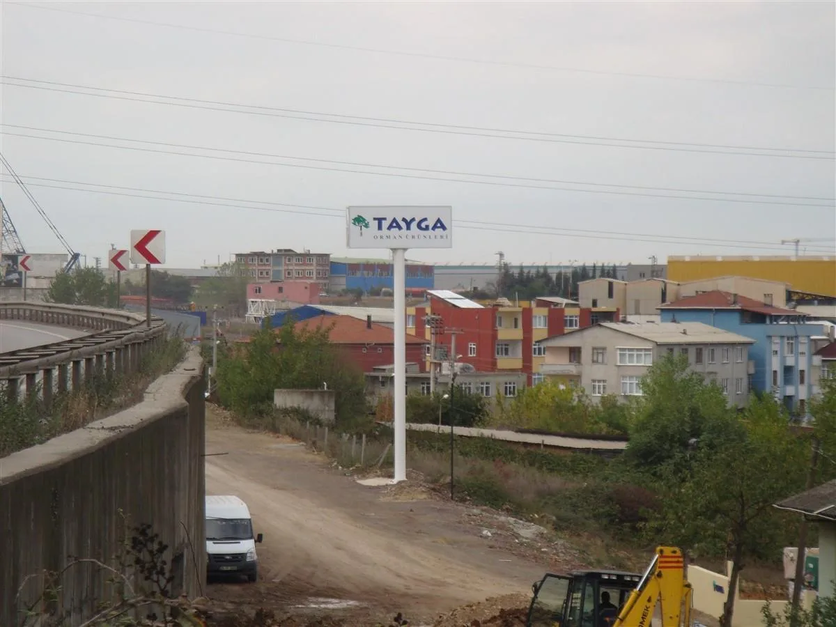 TAYGA BORU ÜZERİ IŞIKLI TOTEM TABELA