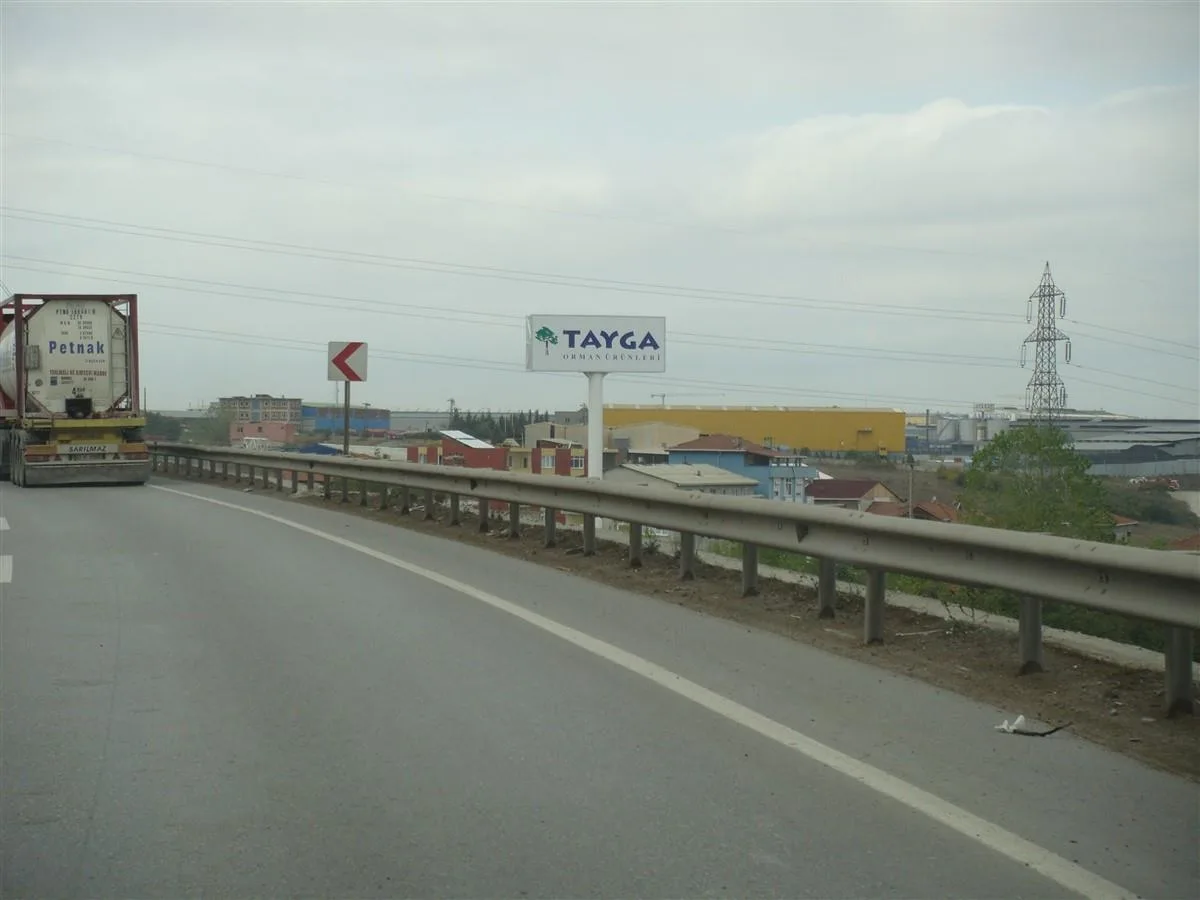 TAYGA BORU ÜZERİ IŞIKLI TOTEM TABELA