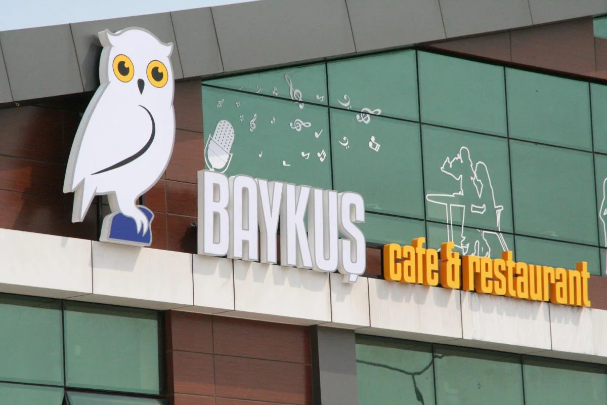 IŞIKLI ALÜMİNYUM KUTU HARF CAM CEPHE TABELA