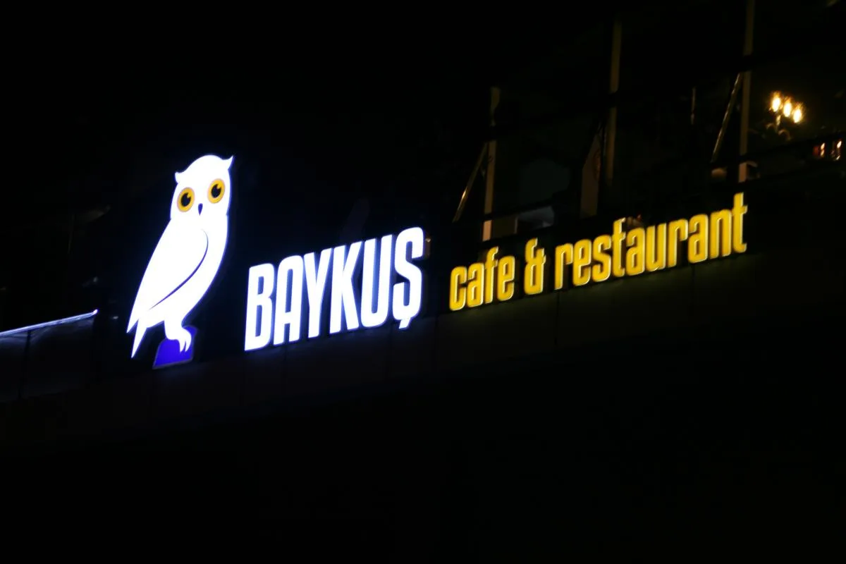 IŞIKLI ALÜMİNYUM KUTU HARF CAM CEPHE TABELA