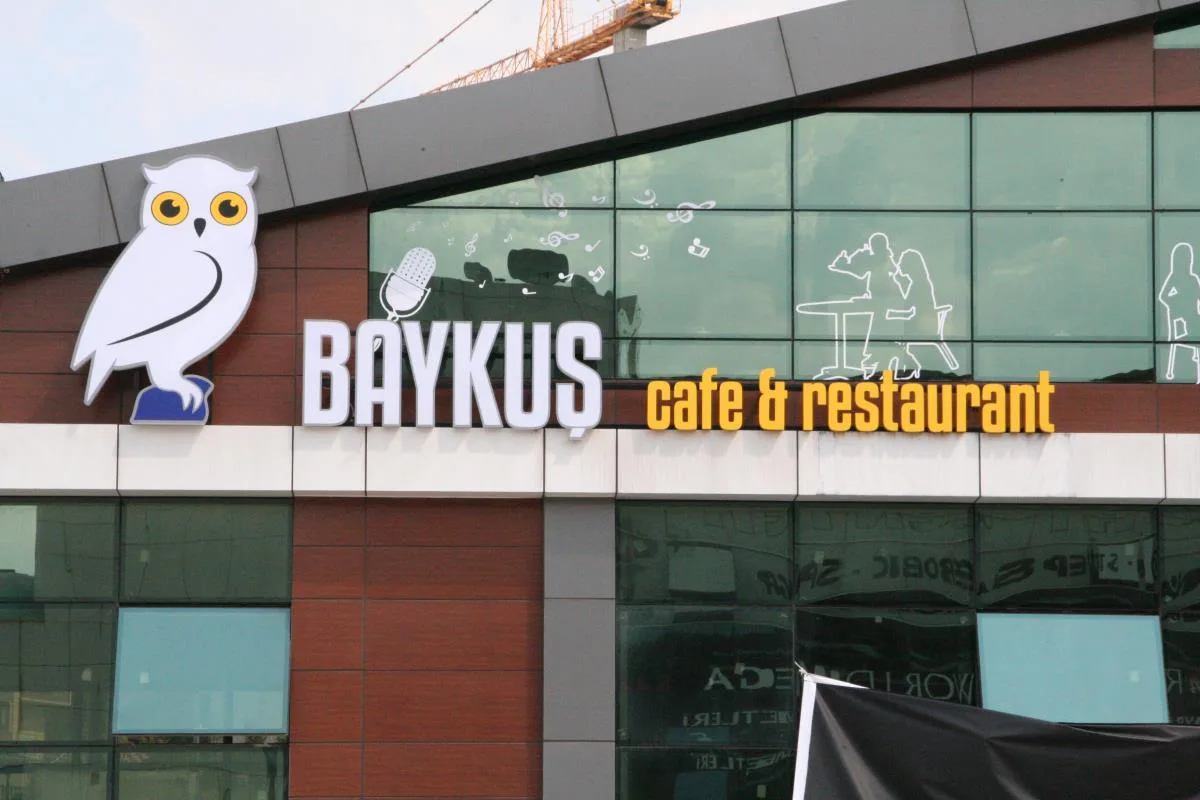 IŞIKLI ALÜMİNYUM KUTU HARF CAM CEPHE TABELA