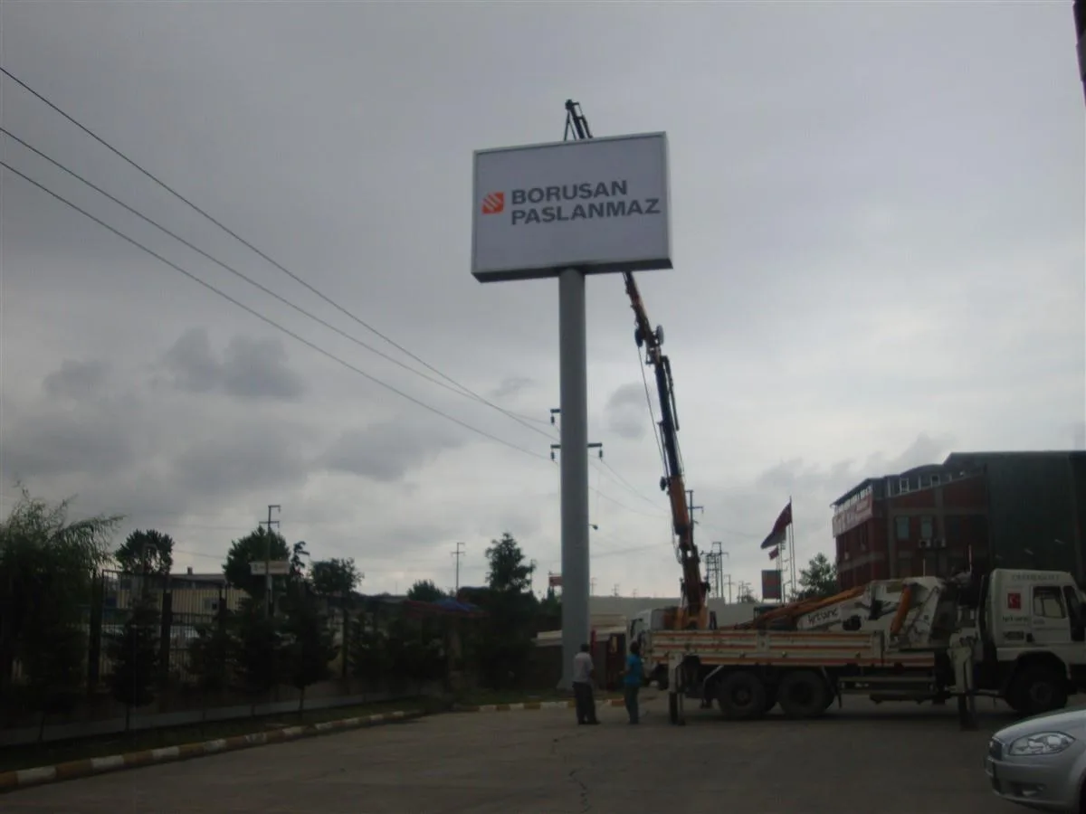 BORUSAN PASLANMAZ BORU ÜZERİ IŞIKLI TOTEM TABELA