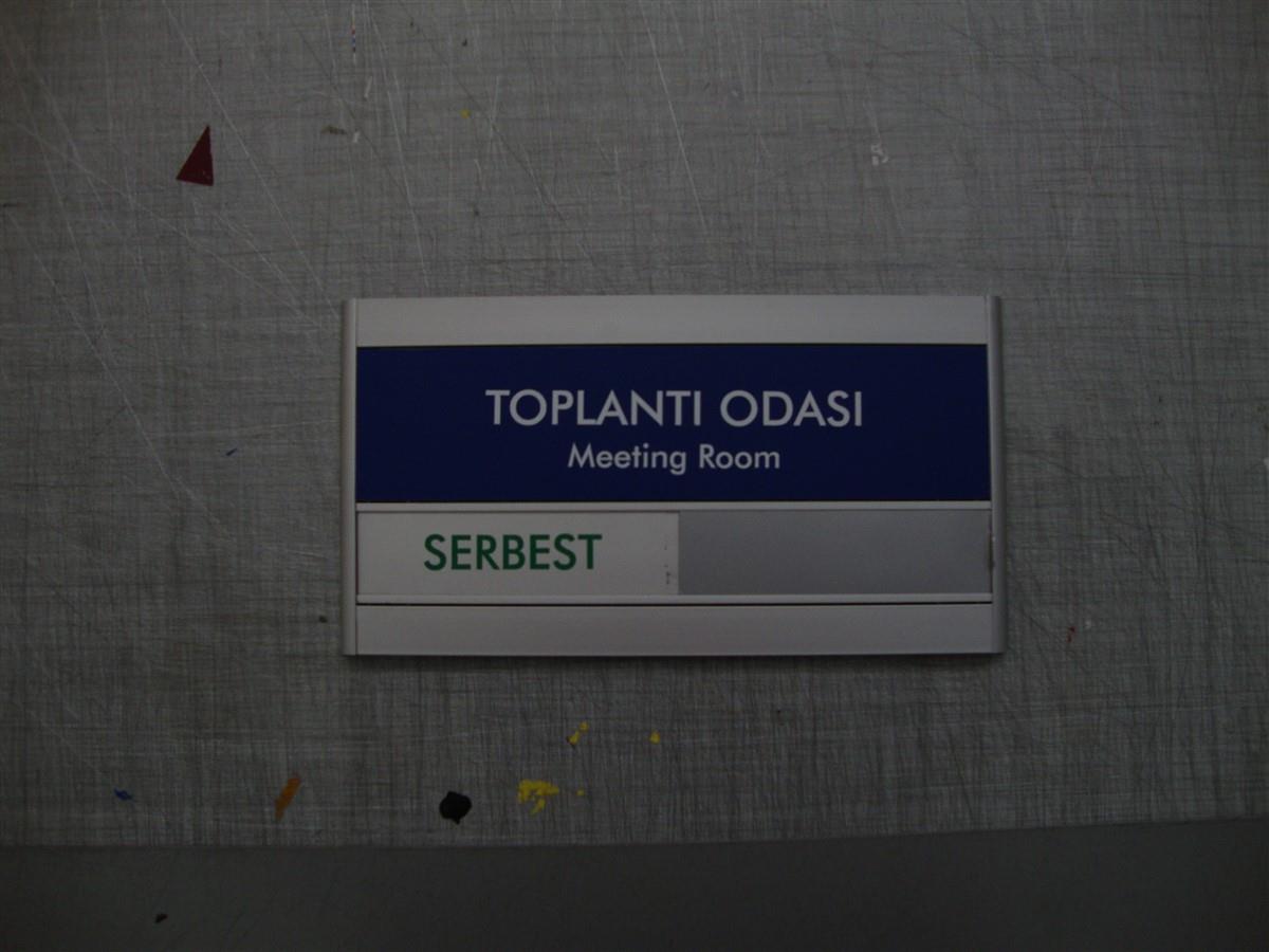 TOPLANTI ODASI KAPI İSİMLİĞİ SERBEST MEŞGUL