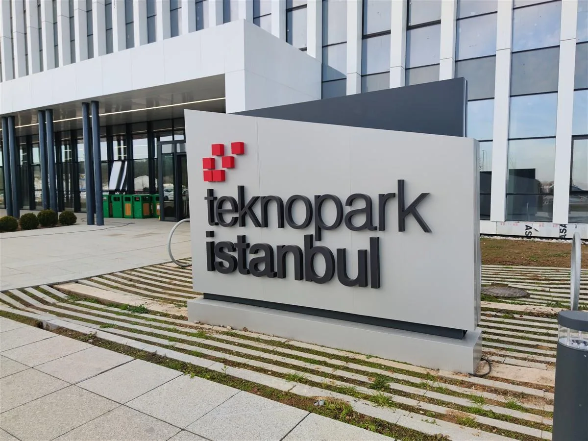 TEKNOPARK İSTANBUL PİLON TABELA İMALATI