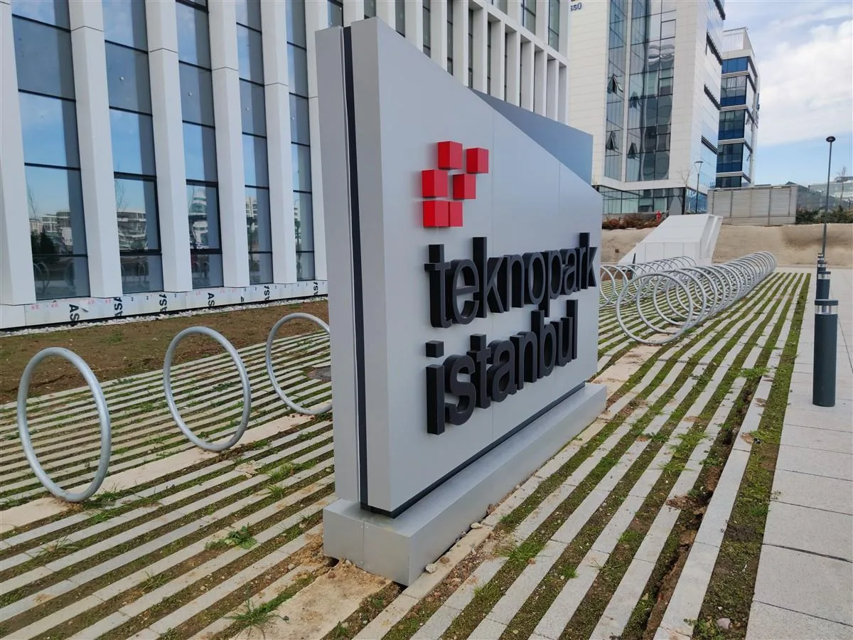 TEKNOPARK İSTANBUL PİLON TABELA İMALATI