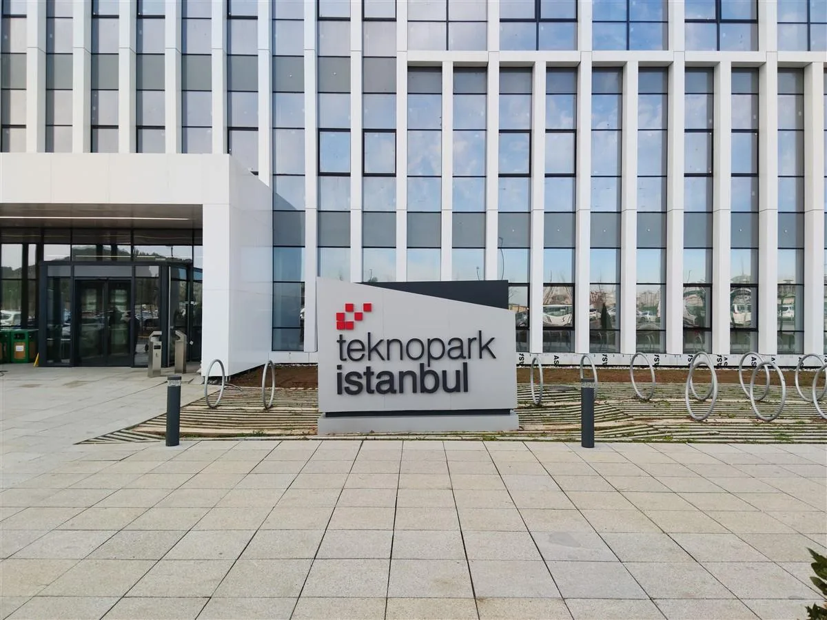 TEKNOPARK İSTANBUL PİLON TABELA İMALATI