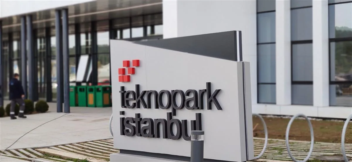 TEKNOPARK İSTANBUL PİLON TABELA İMALATI