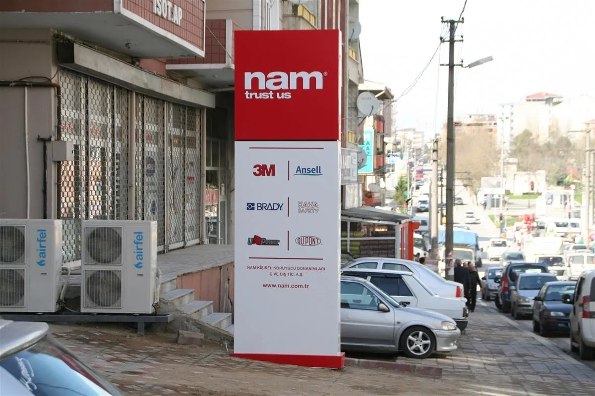 NAM TRUST US IŞIKLI PİLON TABELA İMALATI