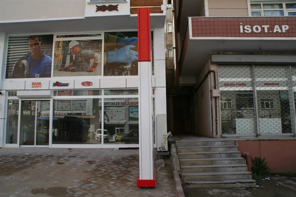 NAM TRUST US IŞIKLI PİLON TABELA İMALATI