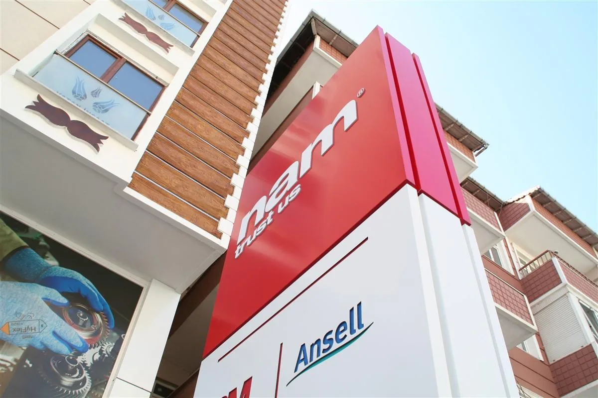 NAM TRUST US IŞIKLI PİLON TABELA İMALATI