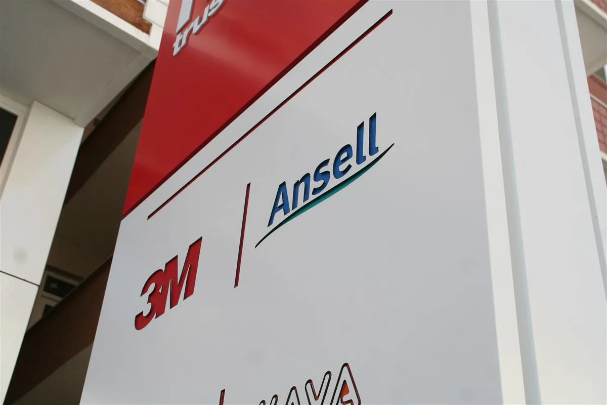 NAM TRUST US IŞIKLI PİLON TABELA İMALATI