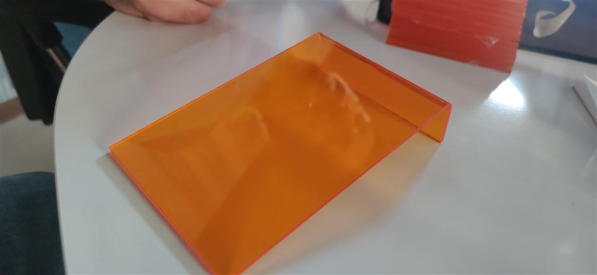 ŞEFFAF NEON RENKLİ TANITIM PLEKSİ LEVHALARI