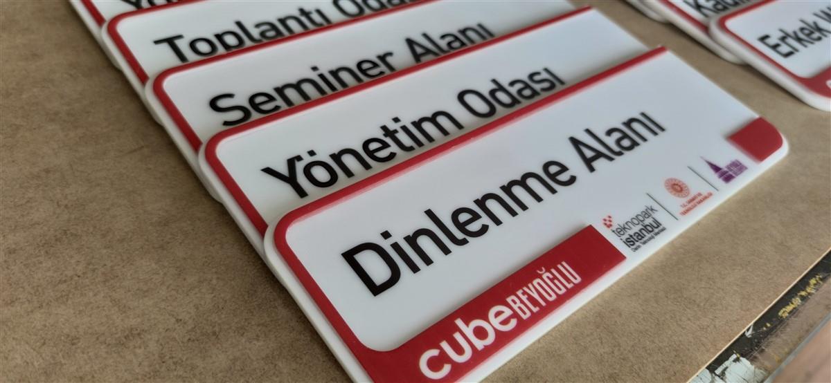 CUBE BEYOĞLU PLEKSİ KABARTMA OFİS İSİMLİĞİ