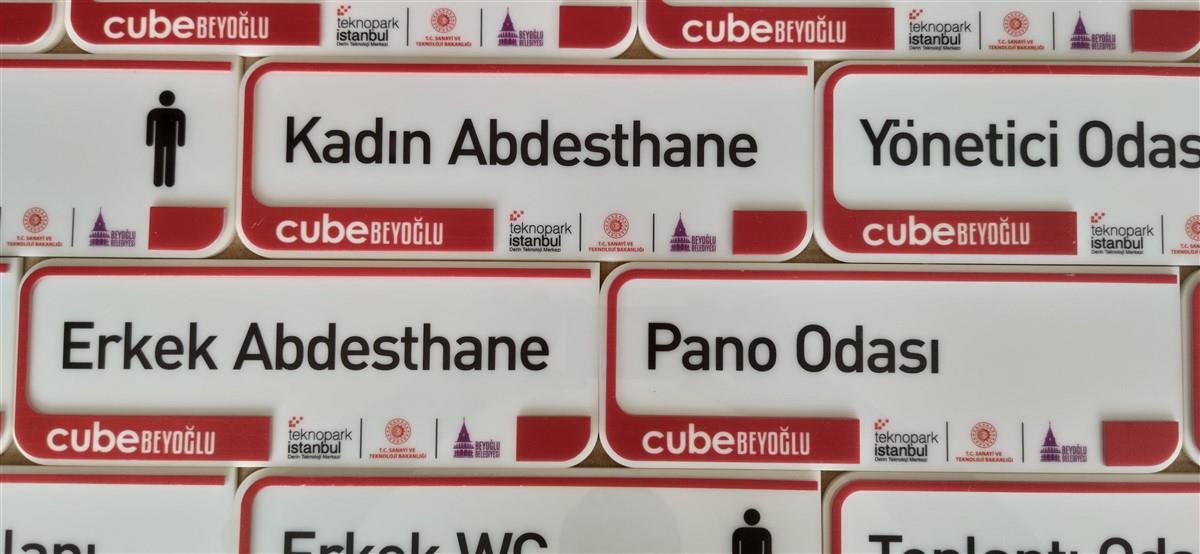 CUBE BEYOĞLU PLEKSİ KABARTMA OFİS İSİMLİĞİ