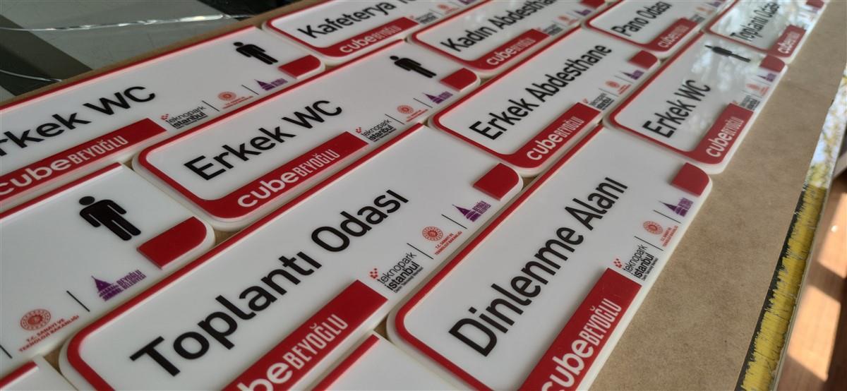 CUBE BEYOĞLU PLEKSİ KABARTMA OFİS İSİMLİĞİ