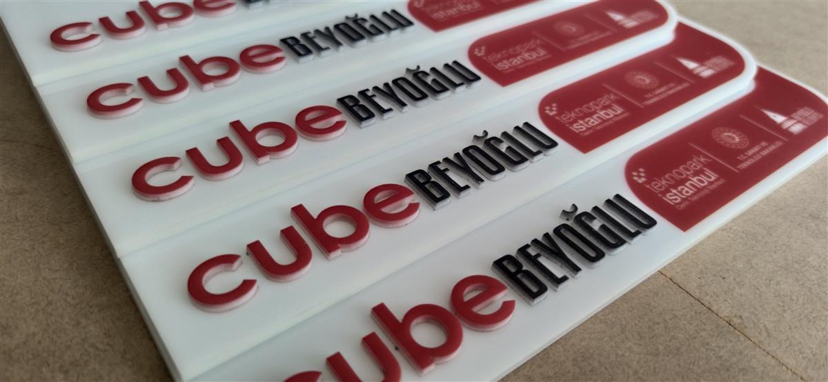 CUBE BEYOĞLU PLEKSİ KAT YÖNLENDİRME TABELASI