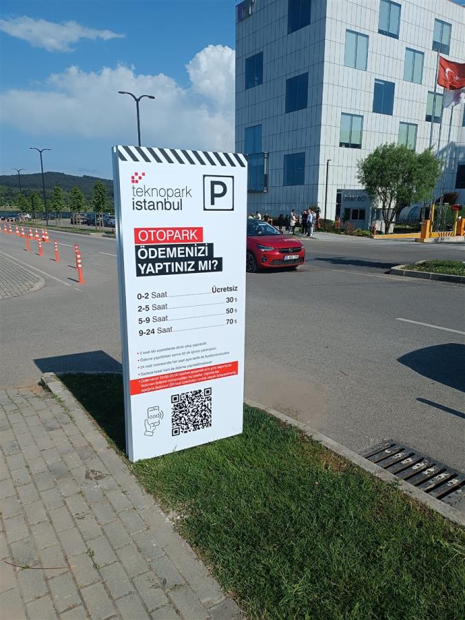 TEKNOPARK İSTANBUL AYAKLI PİLON YÖN TABELASI