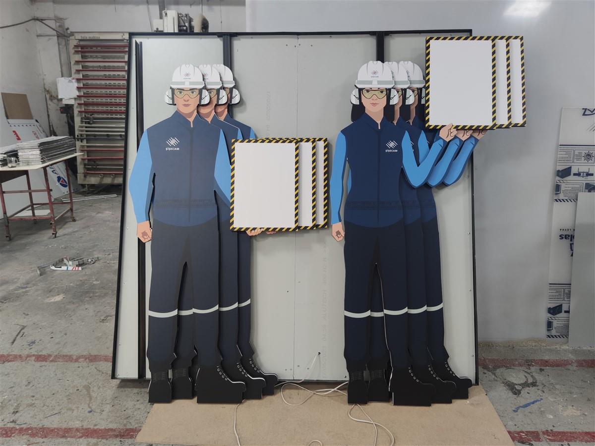 ŞİŞE CAM AYAKLI TAŞINABİLİR MASKOT STAND