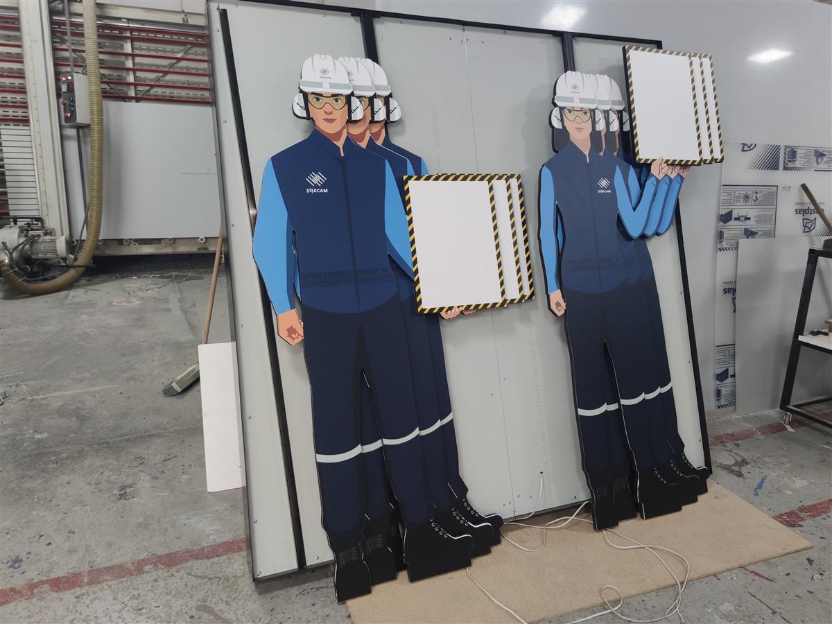 ŞİŞE CAM AYAKLI TAŞINABİLİR MASKOT STAND