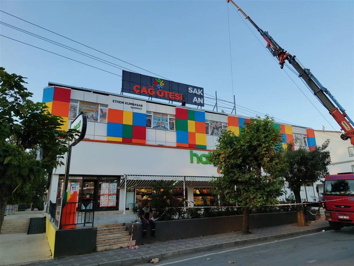 IŞIKLI KUTU HARF KOMPOZİT ZEMİN ÇATI TABELASI