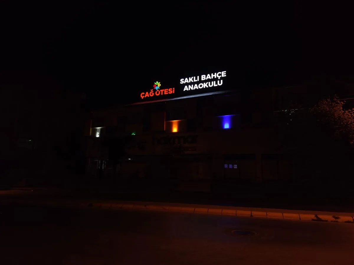 IŞIKLI KUTU HARF KOMPOZİT ZEMİN ÇATI TABELASI