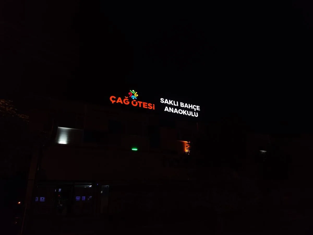 IŞIKLI KUTU HARF KOMPOZİT ZEMİN ÇATI TABELASI