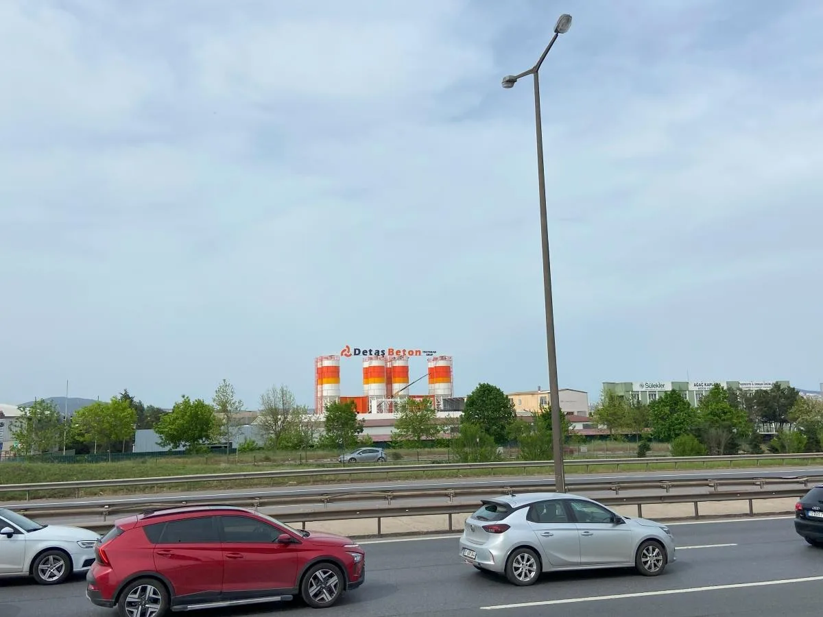 IŞIKLI ALÜMİNYUM KUTU HARF IZGARA ZEMİN