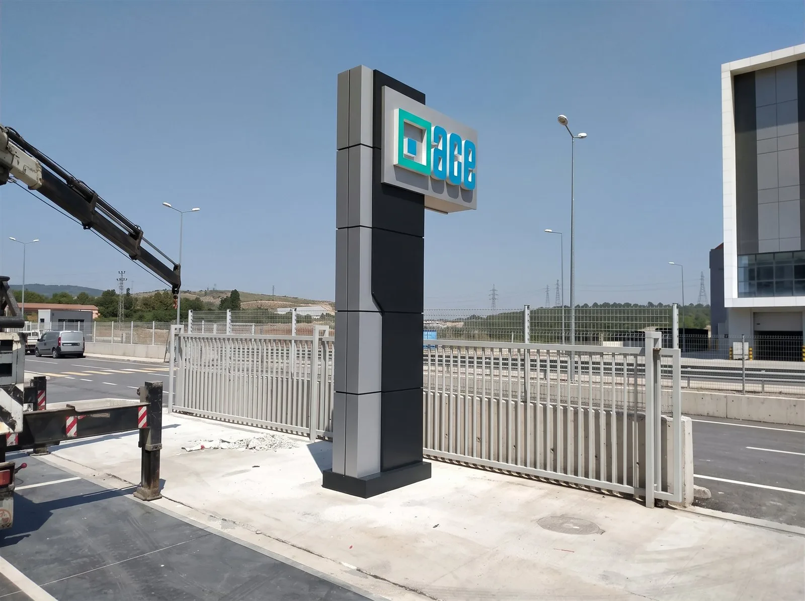 ACE LOJİSTİK TOTEM / PİLON TABELA İMALATI