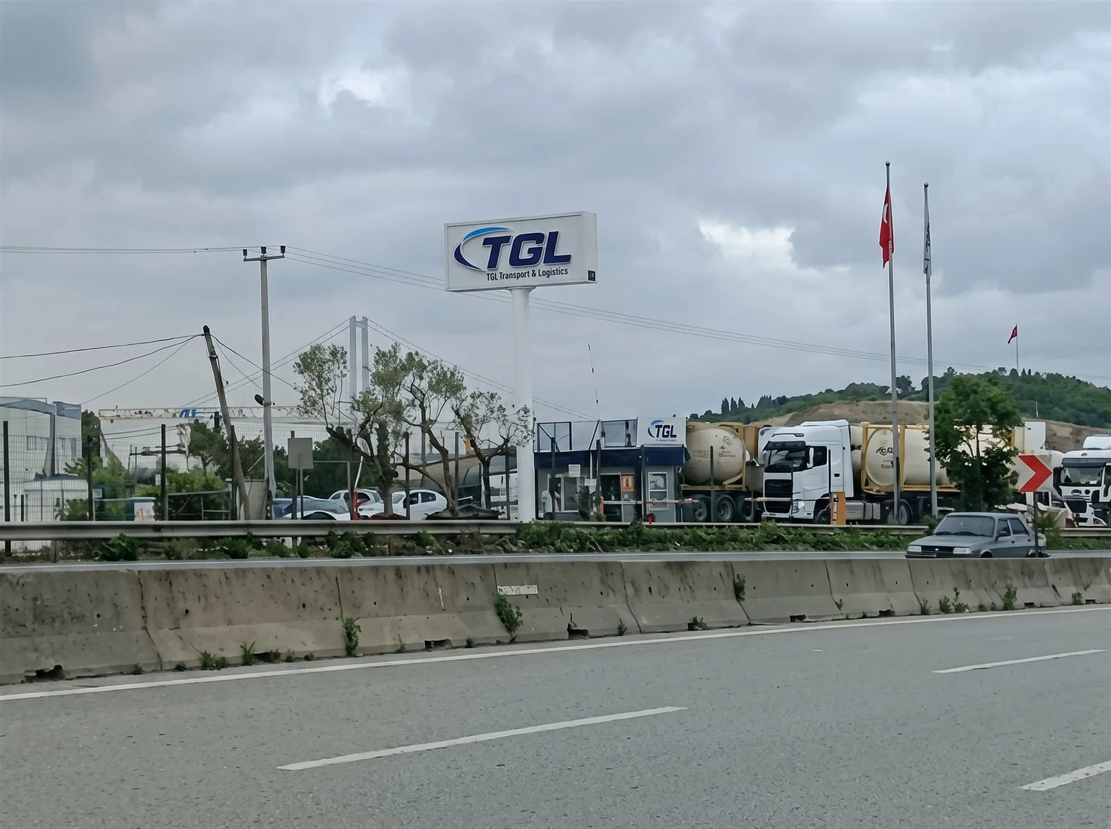 TGL BORU ÜZERİ IŞIKLI KUTU HARF TOTEM TABELA