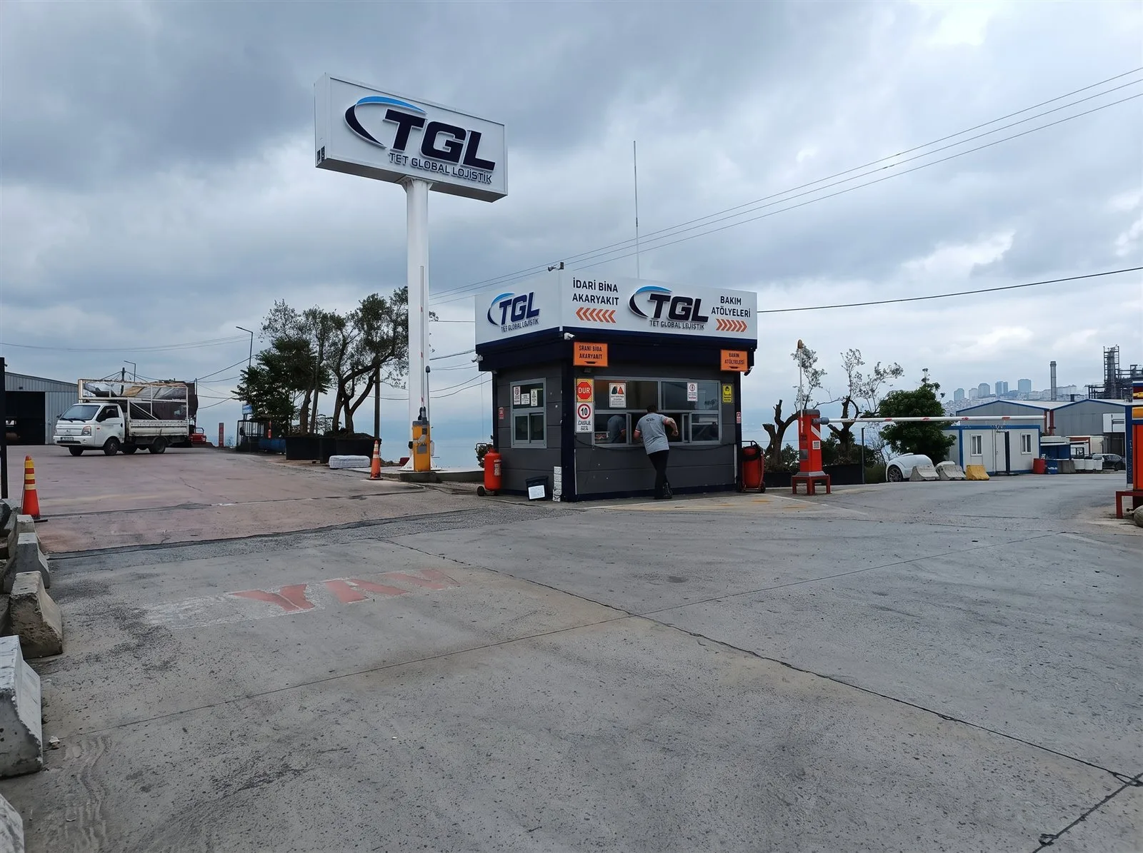 TGL BORU ÜZERİ IŞIKLI KUTU HARF TOTEM TABELA