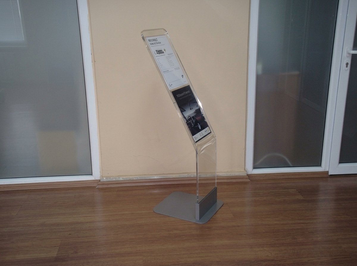 AYAKLI PLEKSİ ÜRÜN TANITIM STANDI