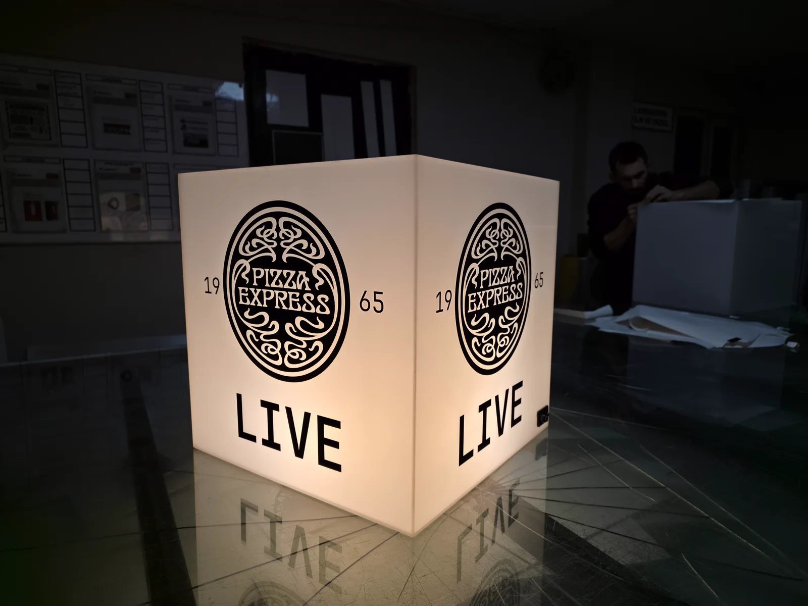 ŞARJLI PLEKSİ KÜP IŞIKLI TABELA