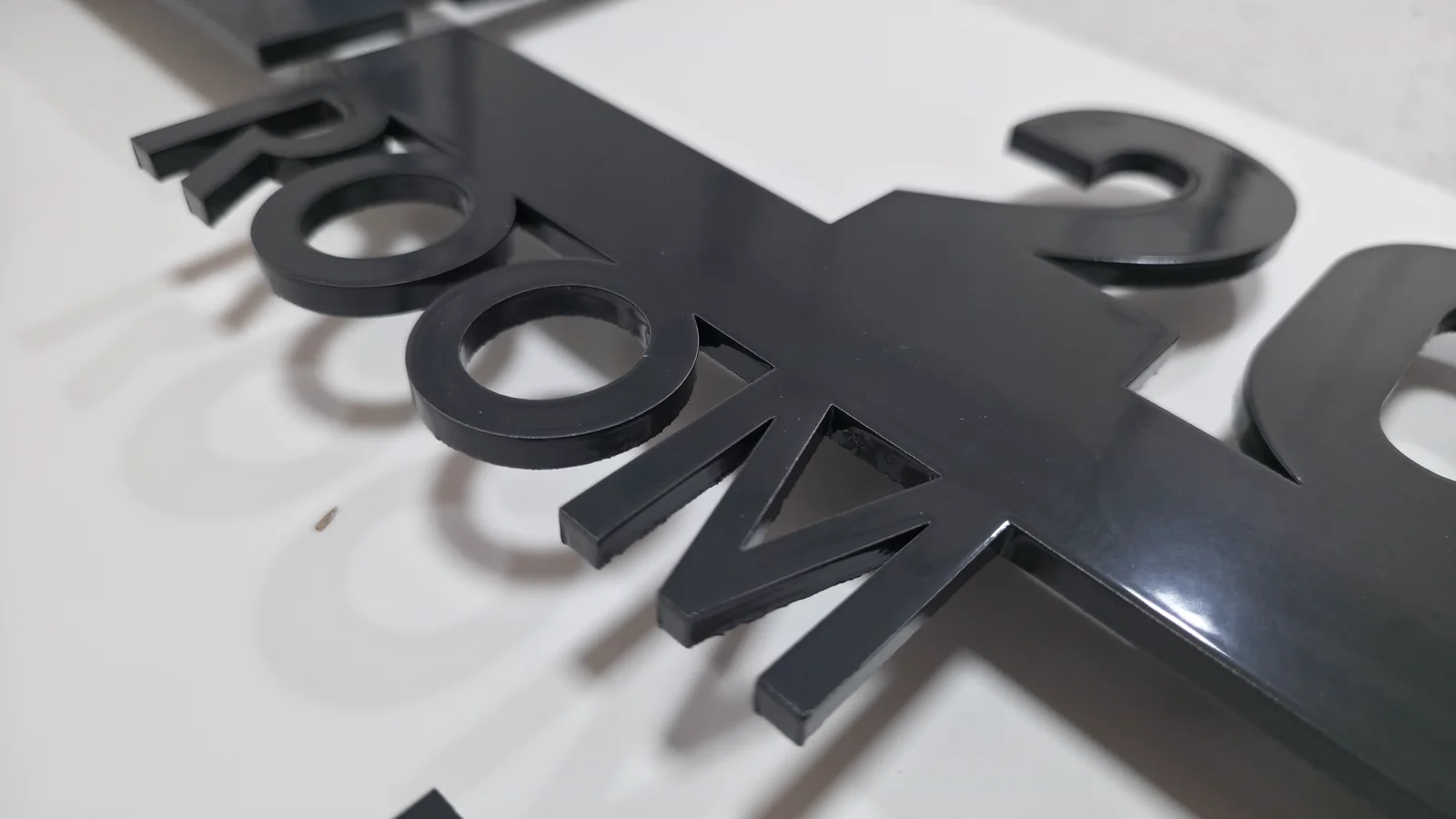 ALÜMİNYUM CNC KESİM KAPI VE YÖNLENDİRME SİSTEMLERİ
