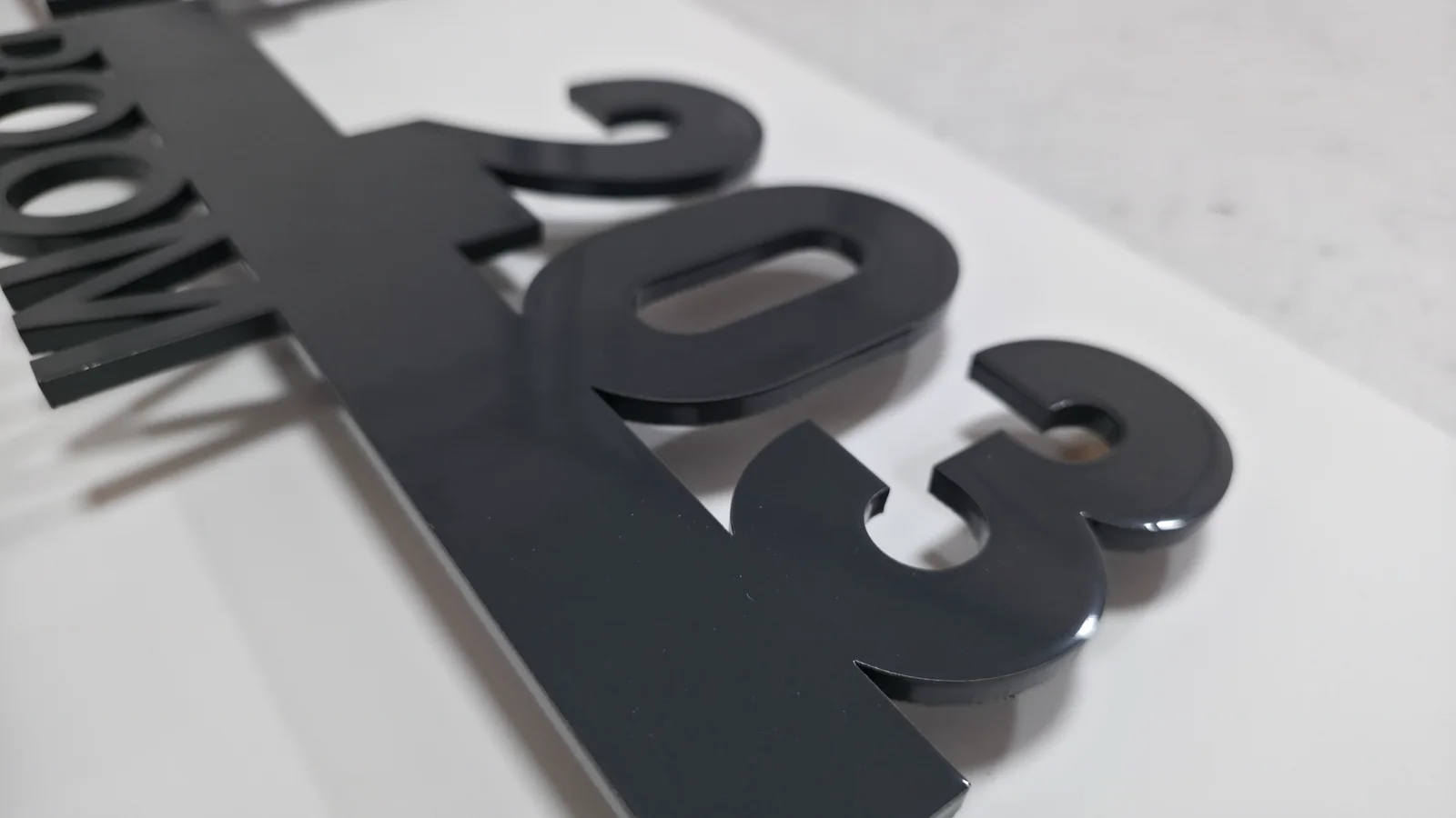 ALÜMİNYUM CNC KESİM KAPI VE YÖNLENDİRME SİSTEMLERİ