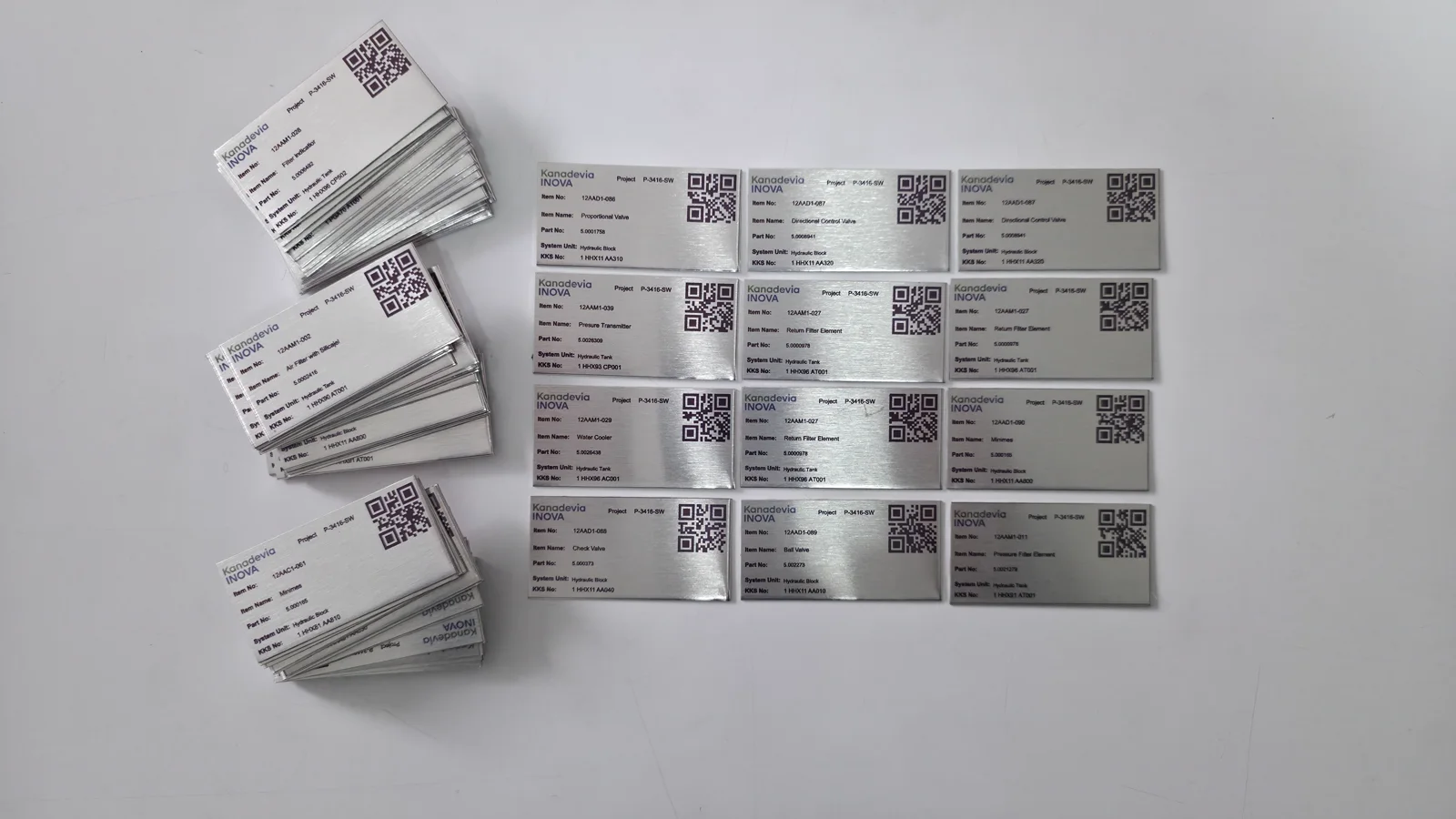 KAREKODLU VE SÜBLİMASYON BASKILI ENDÜSTRİYEL METAL MAKİNE ETİKETLERİ