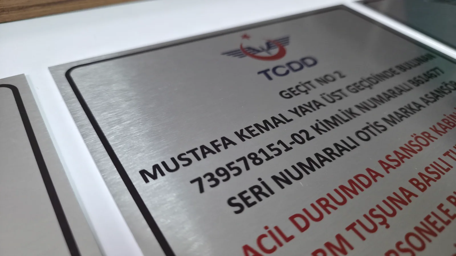 SÜBLİMASYON BASKILI METAL ASANSÖR VE ENDÜSTRİYEL TALİMAT ETİKETLERİ